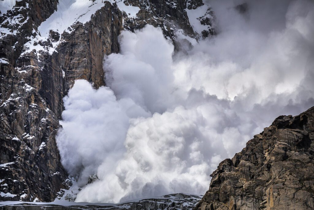 Avalancha en el Himalaya deja decenas de desaparecidos