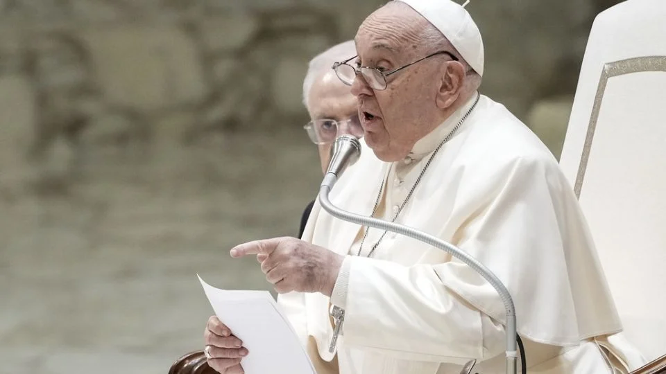 Papa Francisco informa que padece un fuerte resfriado y no lee su mensaje en la audiencia de este miércoles