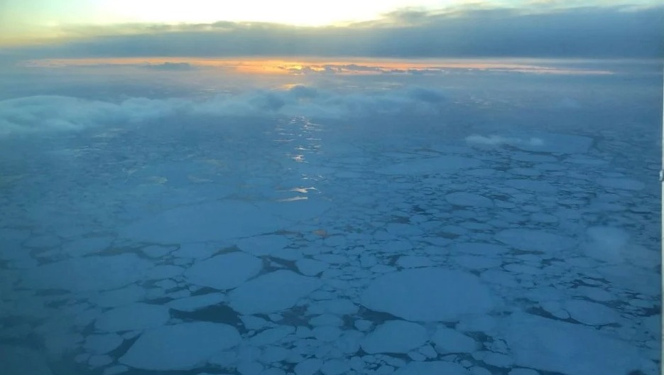 Localizan avión desaparecido en Alaska; mueren sus 10 pasajeros al estrellarse en el hielo marino