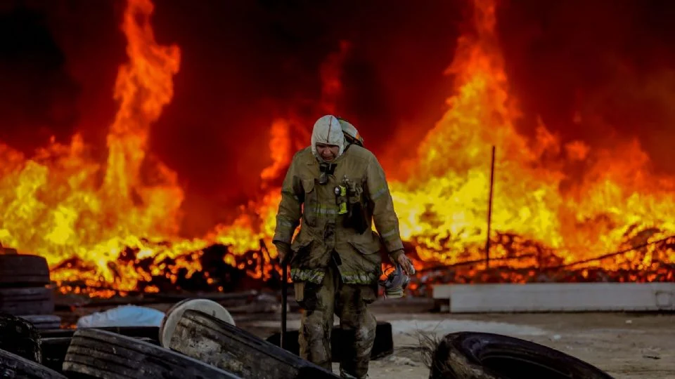 Fuego en Coahuila: una recicladora de plástico y una gasera se incendiaron ayer en Saltillo