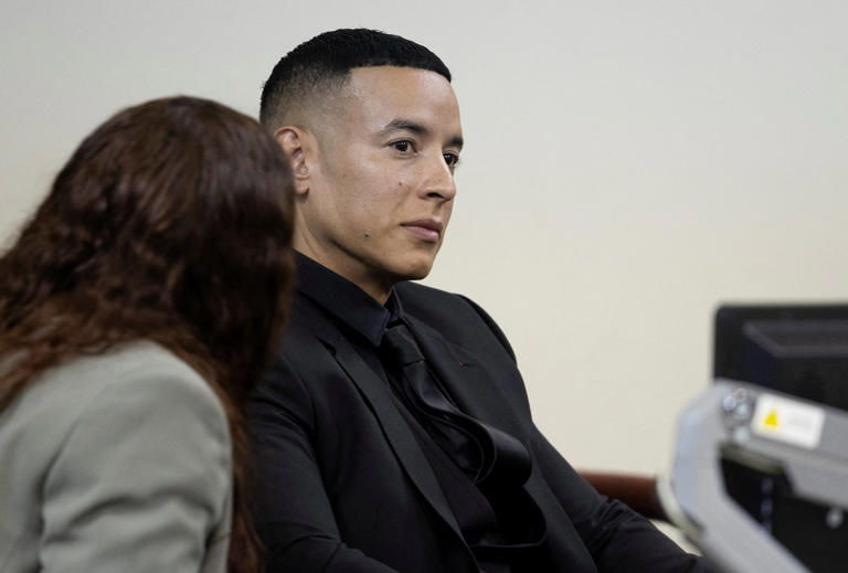 Juez concluye caso entre Daddy Yankee y su exesposa, Mireddys González