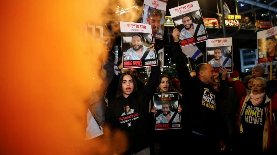 Hamás acusa a Israel de romper el acuerdo de alto al fuego y anuncia que dejará de liberar rehenes