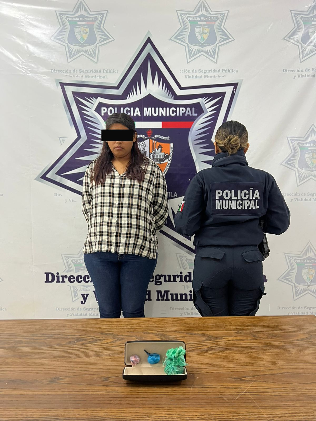 Sorprenden a dos Narcomenudista en Sabinas, entre ellos una mujer.