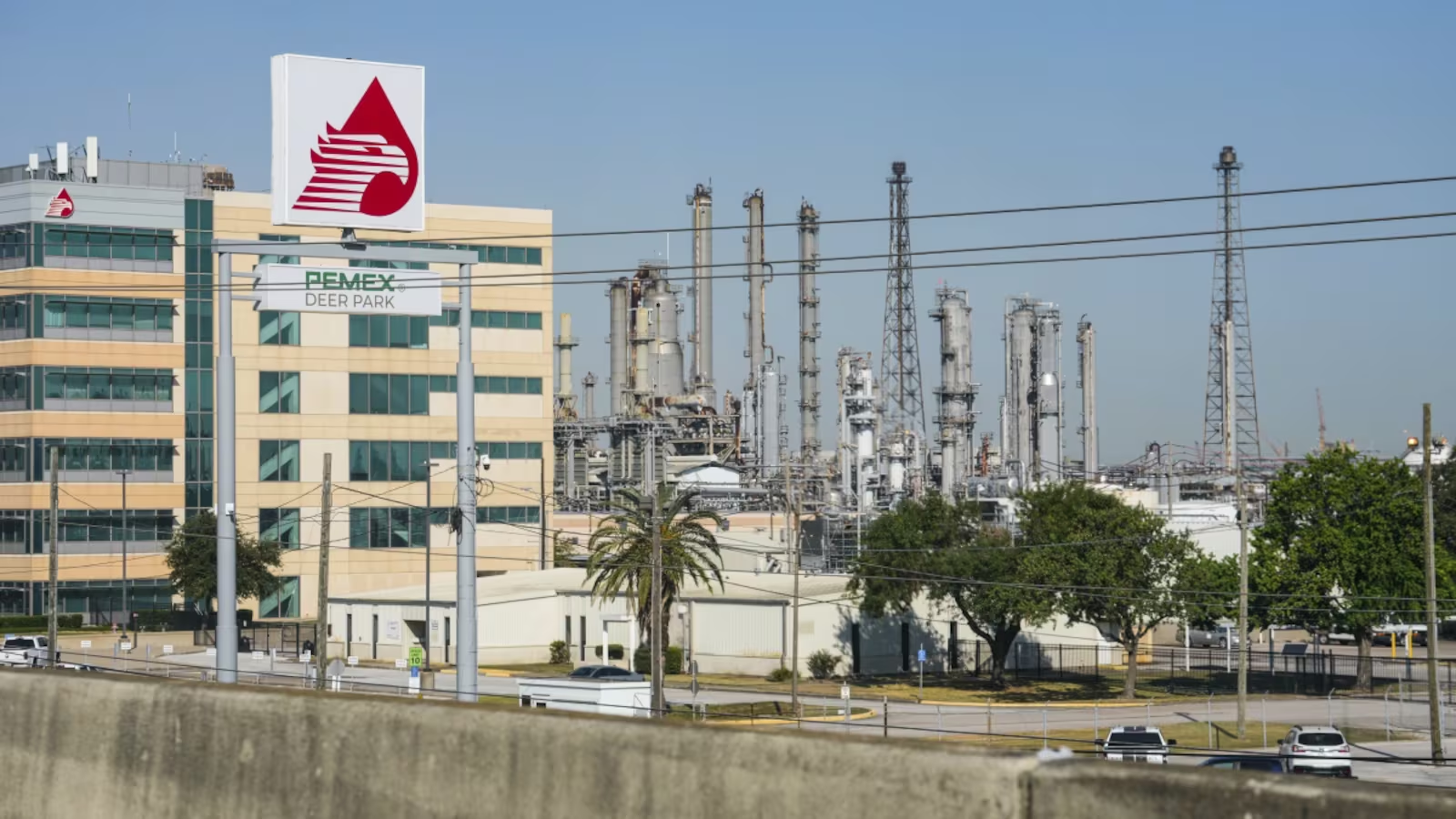 Más quejas para Pemex: Refinerías de EU rechazan petróleo mexicano porque trae ‘exceso de agua’