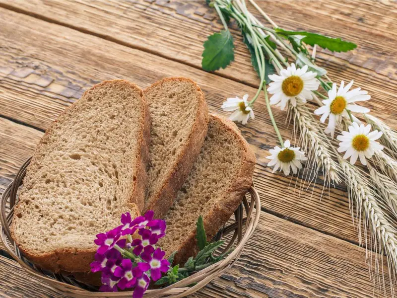 ¿Por qué dan manzanilla y pan en Semana Santa? Conoce el significado y si se comen