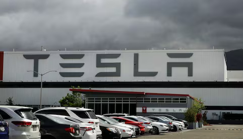 Gobierno de Trump elimina referencia a Tesla en licitación de 400 mdd para autos eléctricos blindados; MSNBC miente, acusa Musk