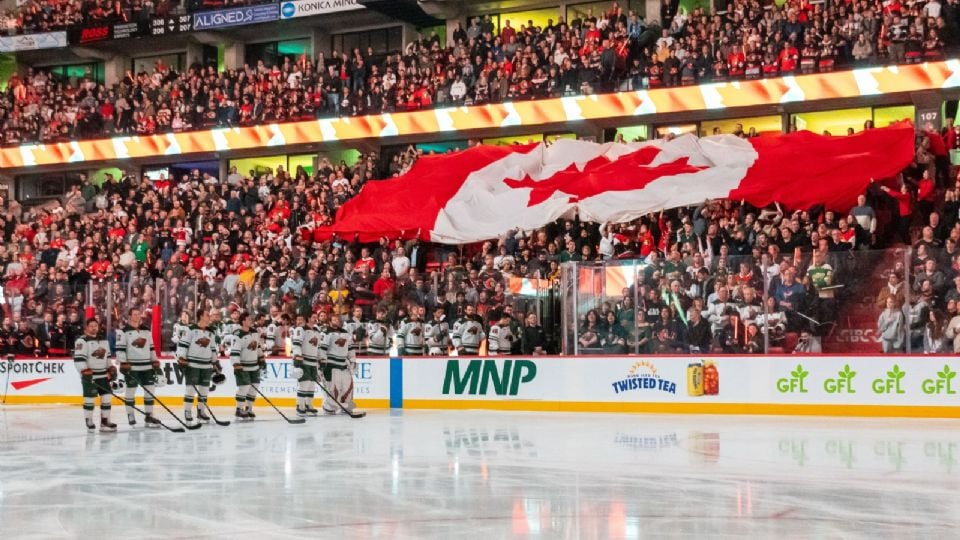 Abuchean Himno de Estados Unidos en un partido de hockey en Canadá como rechazo a aranceles ordenados por Trump