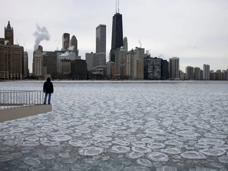 Gobernador de Illinois proclama ‘renombrar’ el lago Michigan… en respuesta a Trump