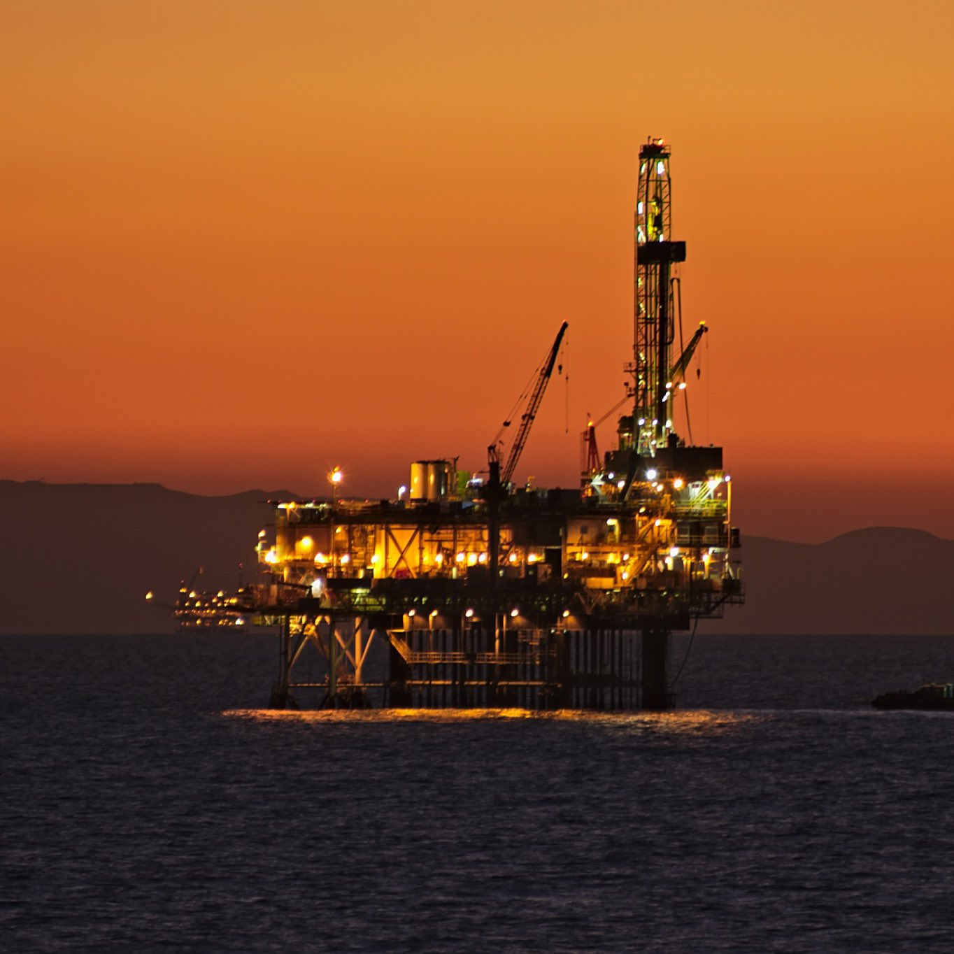Trump reabre 625 millones de acres para perforación petrolera offshore, haciendo realidad la política “Drill Baby Drill”.