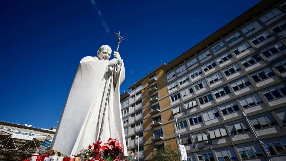 Papa Francisco se disculpa por no estar en la misa de hoy en el Vaticano