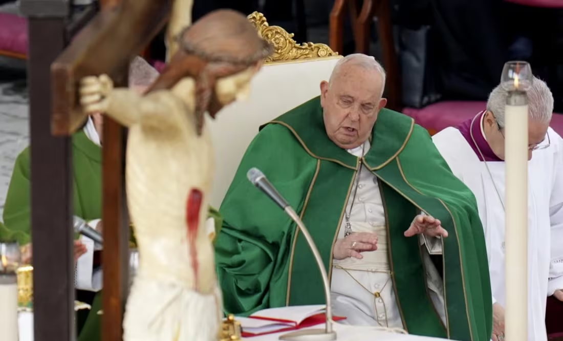 Reportan estable al papa Francisco; permanece en el hospital en “reposo absoluto”