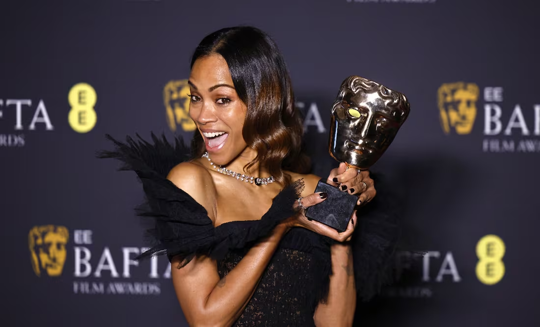 Zoe Saldaña agradece a Karla Sofía Gascón y Selena Gomez tras ganar el BAFTA a Mejor Actriz de Reparto