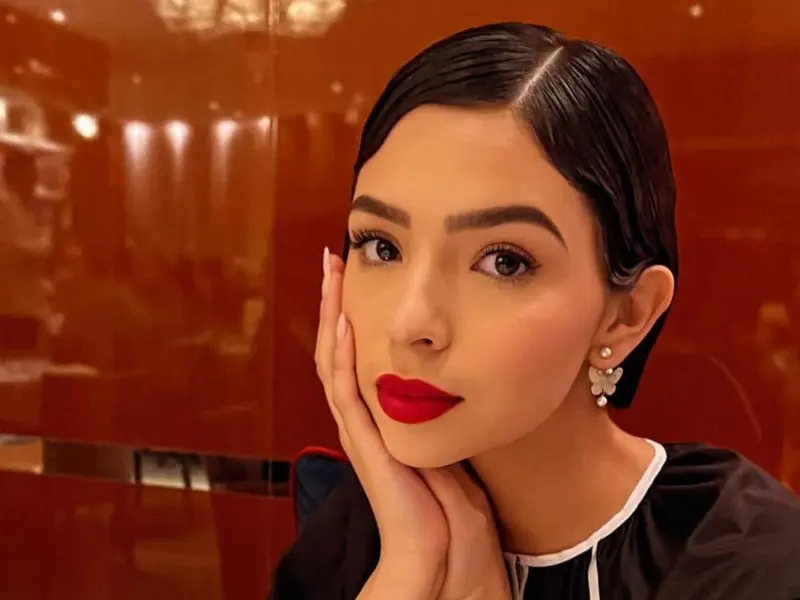 Ángela Aguilar cambia de look y vestuario en concierto de Pepe Aguilar