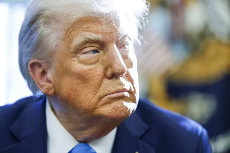 “Quien salva a su país no viola ninguna ley”; Trump se compara con Napoleón y desata polémica