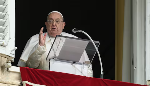Papa Francisco sufre “neumonía bilateral”; su cuadro clínico sigue siendo “complejo”, informa el Vaticano