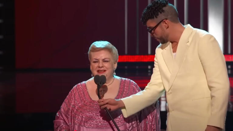 Bad Bunny reacciona a la muerte de Paquita la del Barrio, quien lo llamó «inútil» en una premiación