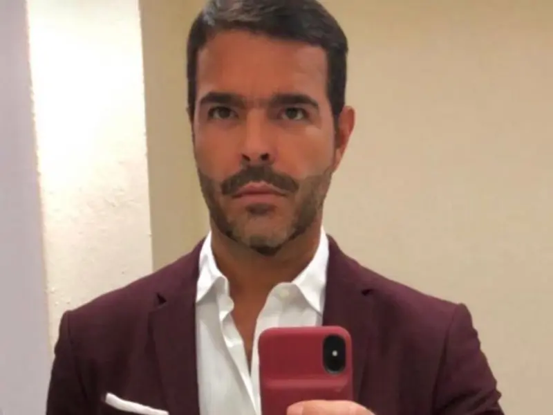 Pablo Montero es abucheado por cantar borracho en un bar; «¡fuera!»