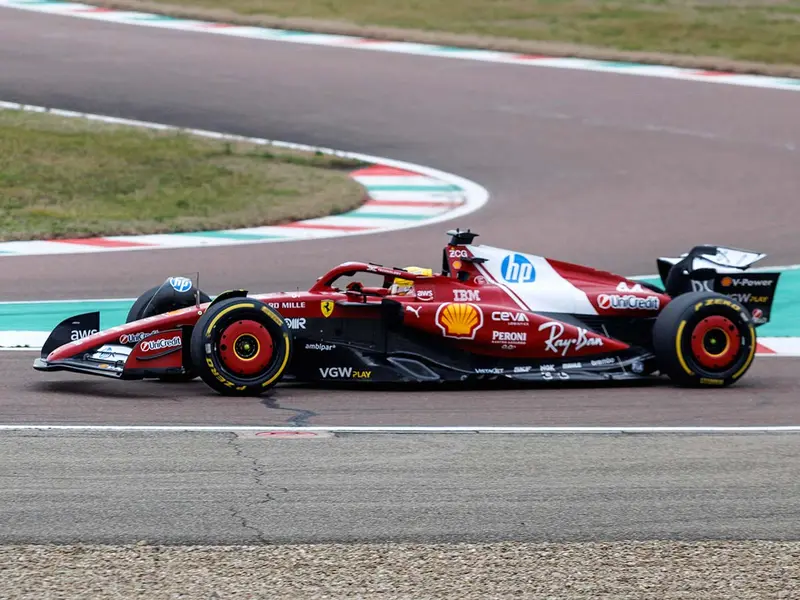 Hamilton y Leclerc estrenan el SF-25