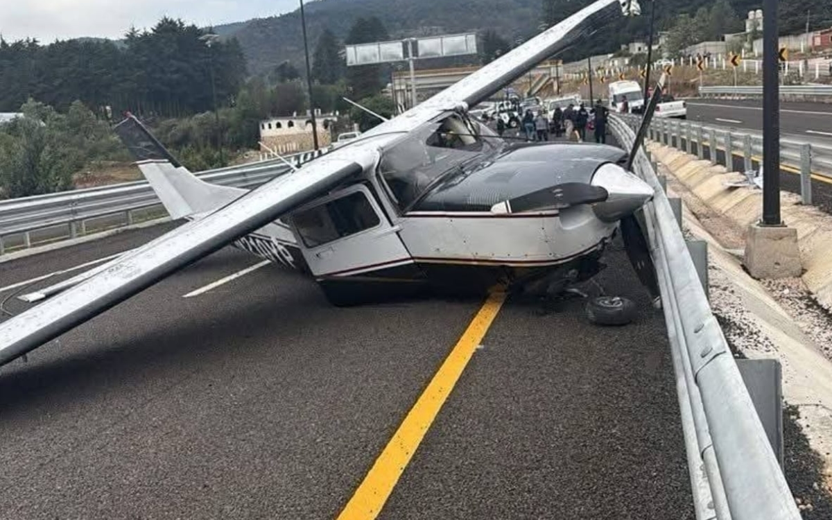 Avioneta aterriza de emergencia en carretera de Hidalgo