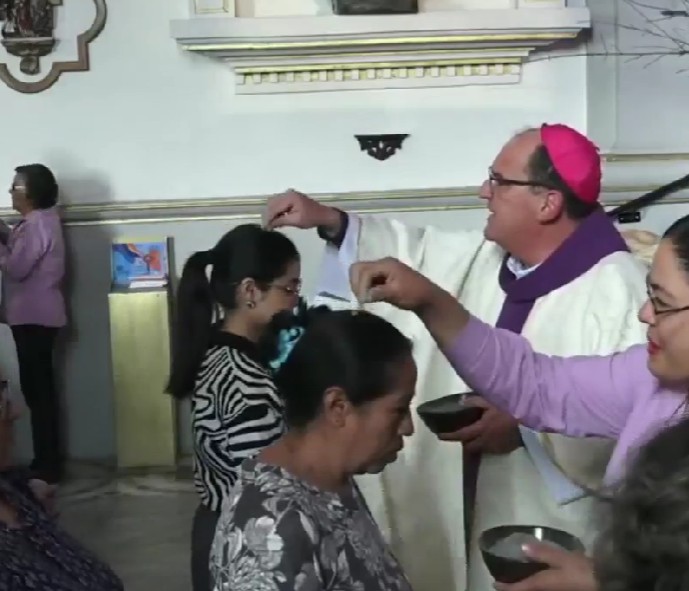 Cientos de fieles inician la Cuaresma en Saltillo
