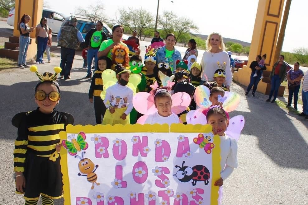 Reciben muzquenses la primavera con desfile