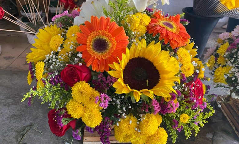 Regalar flores amarillas; tendencia en primavera