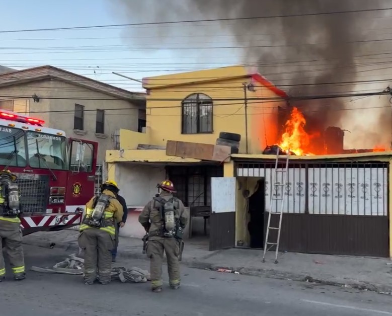 Fuego consume parte de vivienda en Saltillo