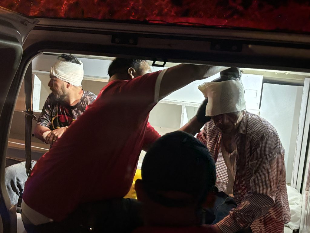 Por tratar de conciliar los atacan con machete