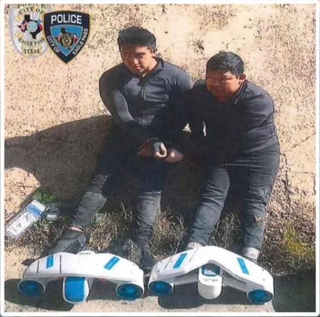 Aseguran a migrantes con equipo de buceo