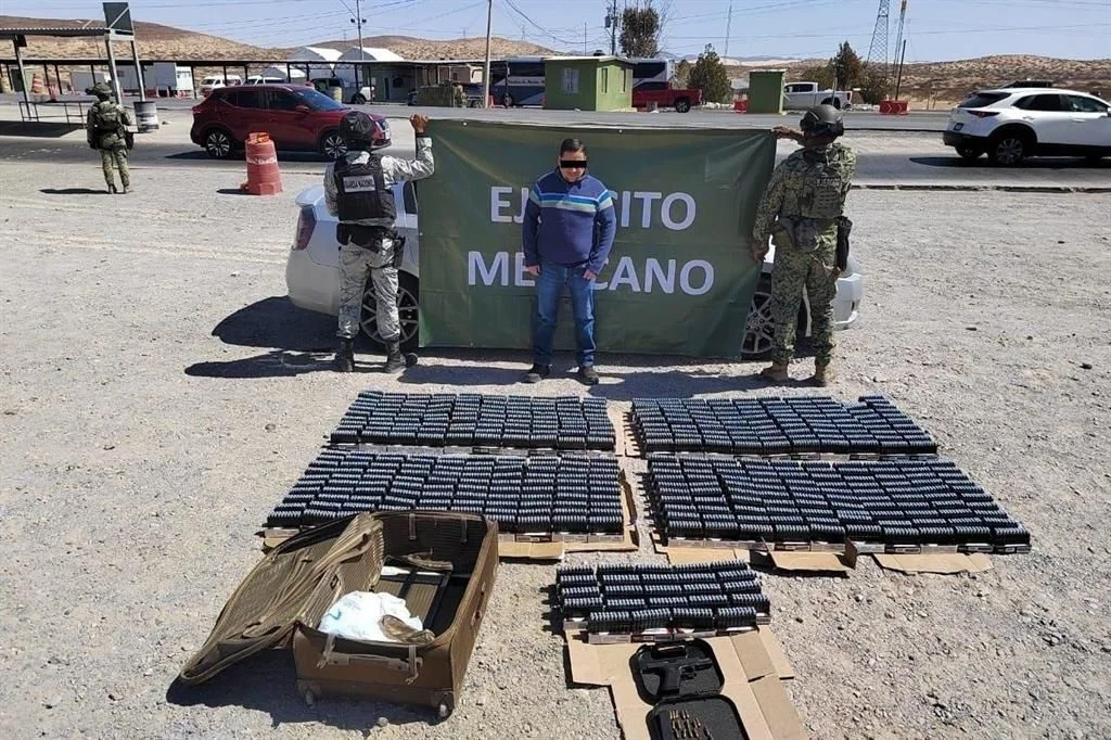 Cae policía en Chihuahua… ¡con miles de cartuchos!