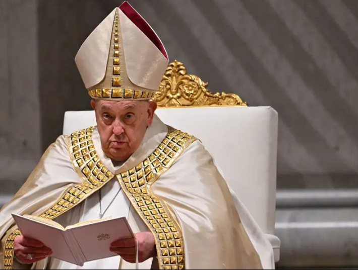 Papa Francisco pasa una «noche tranquila» tras su última crisis respiratoria