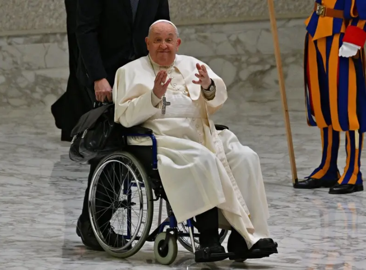 Papa Francisco reaparece en audio desde el hospital y agradece oraciones; «Dios los bendiga»