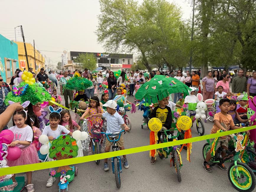 Recibe San Buena la primavera con desfile