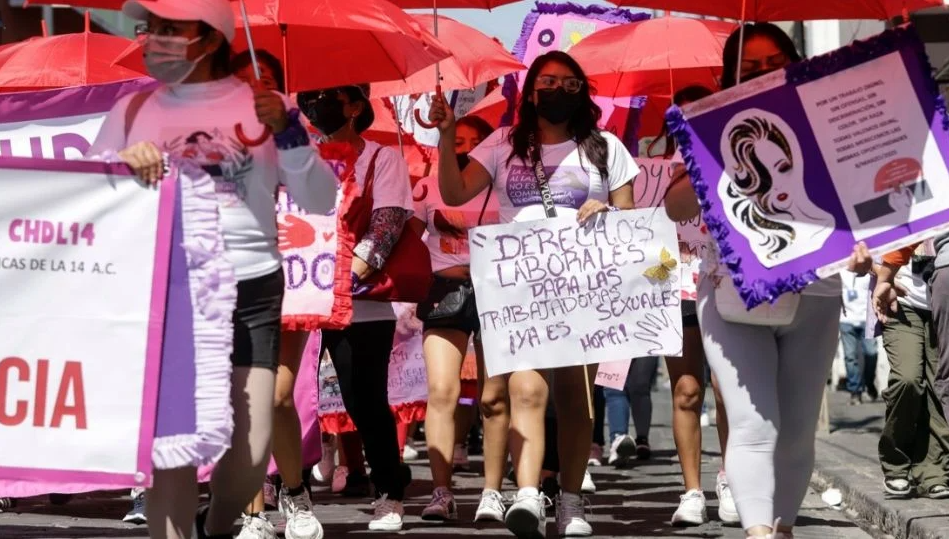 8M: Trabajadoras sexuales marchan en Puebla para exigir reconocimiento y regulación de su labor