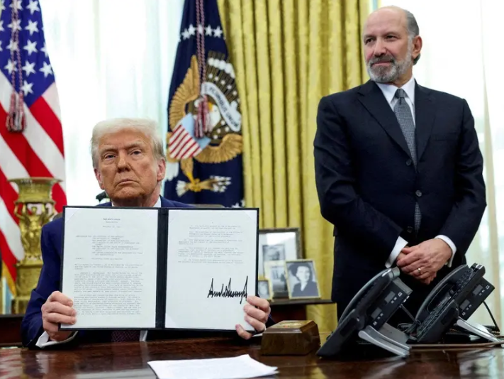 Trump: Los aranceles a México y Canadá «podrían subir» con el tiempo