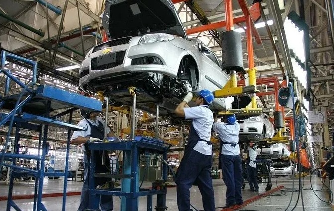 Aplaza EU un mes arancel automotriz Del 25 % impuesto el pasado martes