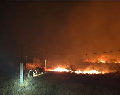 Devastador incendio en pastizales de la 30