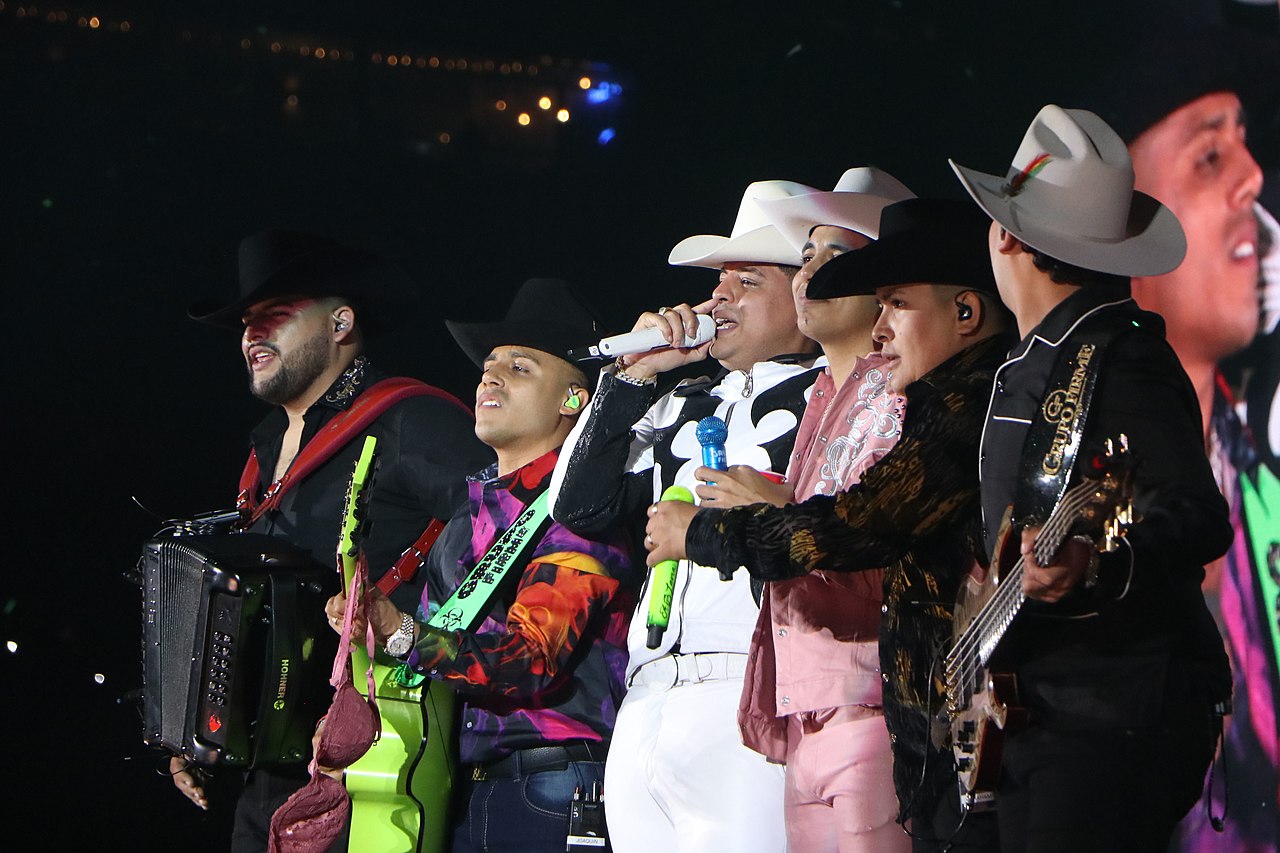 Anuncia el Grupo Firme concierto en Monclova