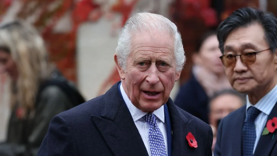 El rey Carlos III sale del hospital tras un «corto periodo de observación» por su tratamiento contra el cáncer