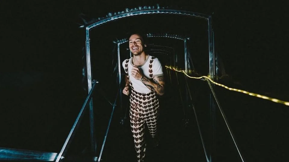El cantante Harry Styles corre el maratón de Tokio; sorprende al hacer un tiempo muy competitivo y constante