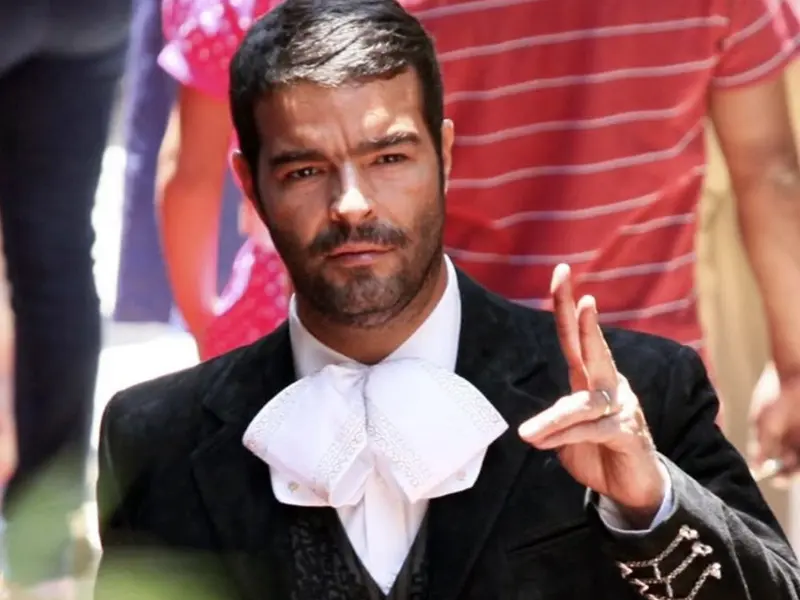 Pablo Montero golpea a compañero en la obra «Perfume de Gardenias»