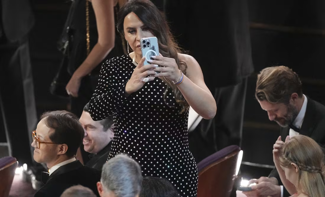 Karla Sofía Gascón sugiere haber sido víctima de un incidente con una sustancia desconocida tras los Oscar 2025