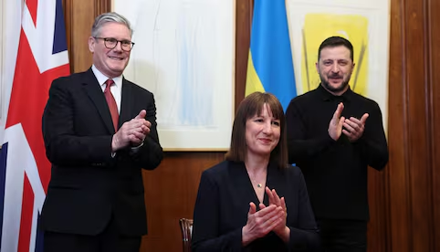 Reino Unido firma un préstamo a Ucrania por 3 mil 150 millones de euros; es financiado con activos rusos