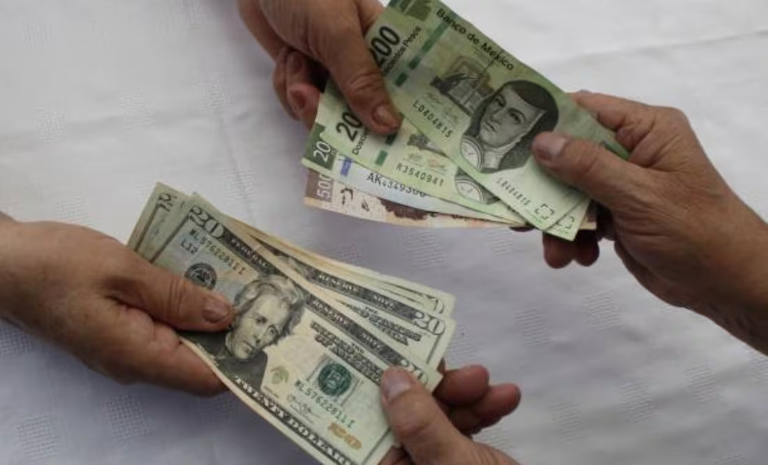 Dólar abre en 20.30 pesos al mayoreo en última jornada de la semana; retroceso del billete verde beneficia al peso mexicano