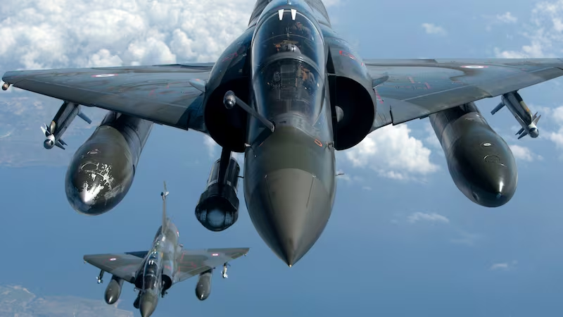 Francia participa en el conflicto: Ucrania recibe aviones de combate de París para contrarrestar los ataques rusos
