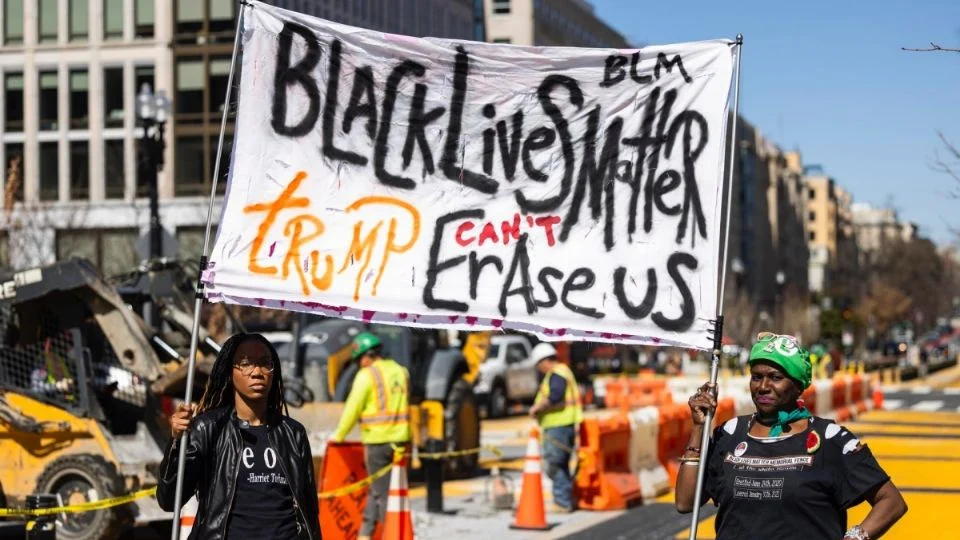Empiezan obras para eliminar el mural Black Lives Matter por las presiones del partido de Trump