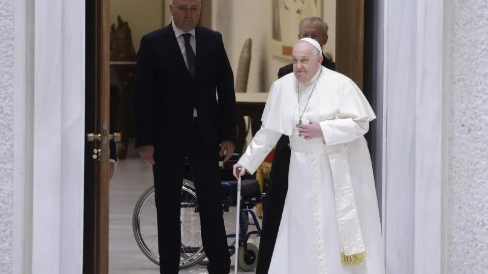 Papa Francisco ya no está en peligro «inminente» y muestra mejoría tras 25 días hospitalizado