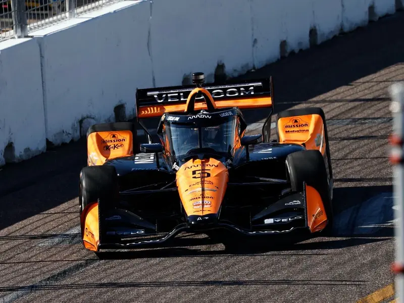 Pato O’Ward supera adversidades y remonta en St. Petersburg