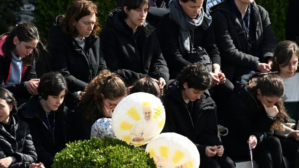 Estado de salud del papa Francisco sigue «estable», pero su cuadro clínico es «complejo»