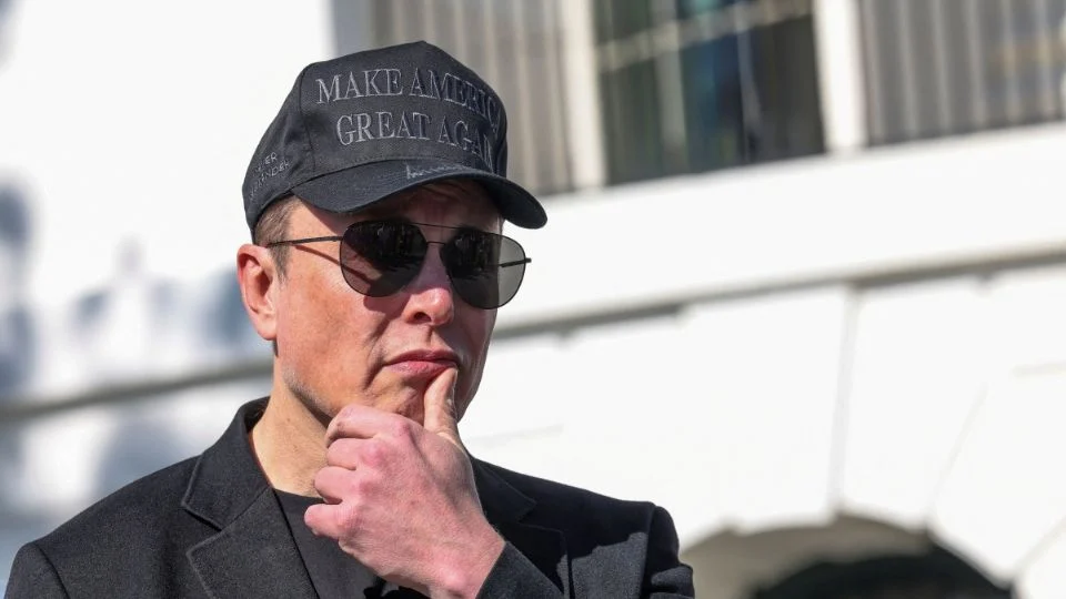 Cofundador de Apple acusa a Musk de robar por la mala calidad de los vehículos Tesla: «Nos mintió»